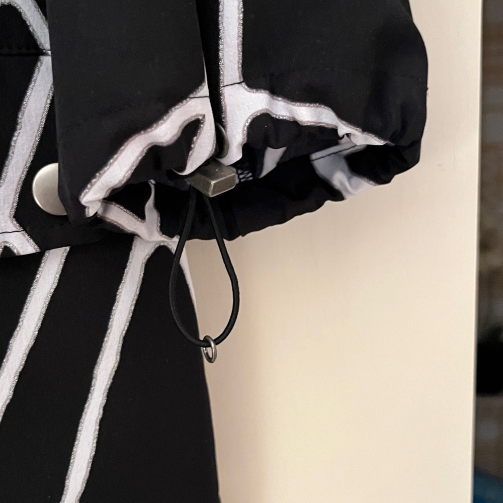 Zenergy by Chico’s Black and White Geometric Women's Jacket - Picture 4 of 6